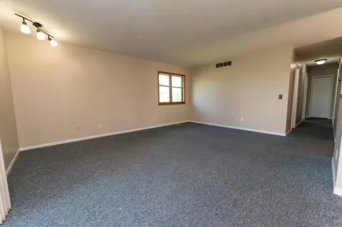 Living - 1237 Buckingham, Mount Pleasant, MI 48858 photo 4 of 6
