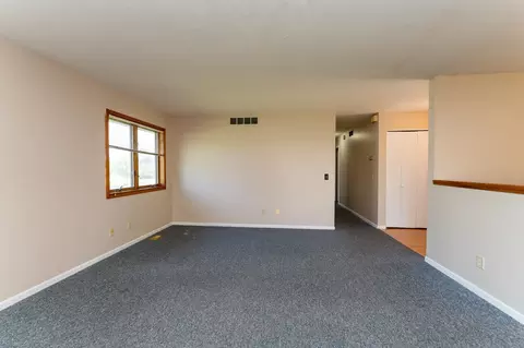 Living - 1237 Buckingham, Mount Pleasant, MI 48858 photo 5 of 6