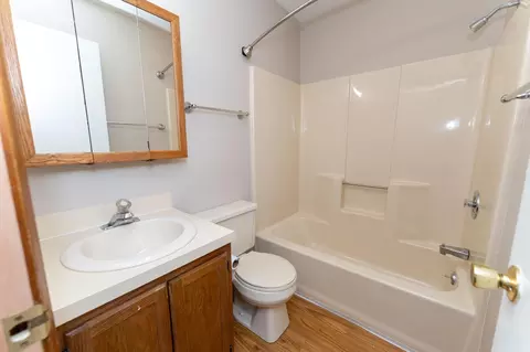 Bath - 1237 Buckingham, Mount Pleasant, MI 48858 photo 1 of 3