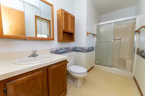Bath - 1237 Buckingham, Mount Pleasant, MI 48858 photo 2 of 3