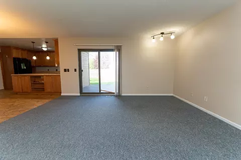 Living - 1237 Buckingham, Mount Pleasant, MI 48858 photo 2 of 6