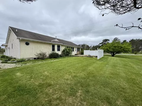 Exterior - 3201 E Long Lk, Harrison, MI 48625 photo 5 of 8