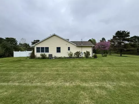 Exterior - 3201 E Long Lk, Harrison, MI 48625 photo 4 of 8