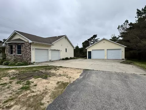 Exterior - 3201 E Long Lk, Harrison, MI 48625 photo 6 of 8