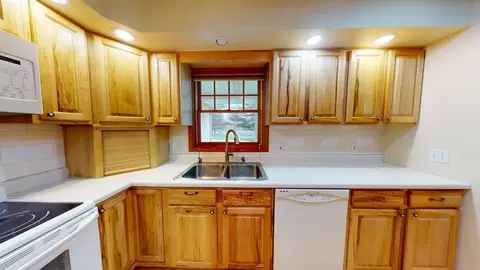 Kitchen - 3201 E Long Lk, Harrison, MI 48625 photo 2 of 4