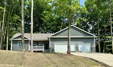 1004 Birmley Ests, Traverse City, MI 49696