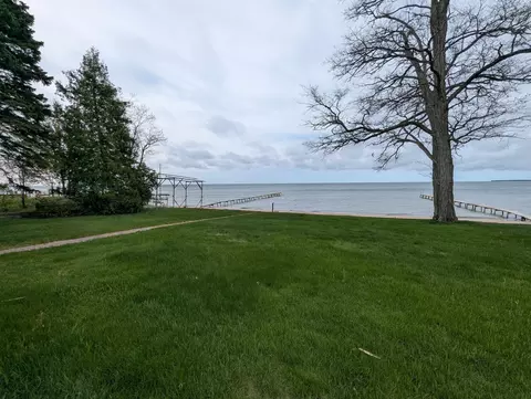 Exterior - 1082 S Sixth, Au Gres, MI 48703 photo 2 of 10