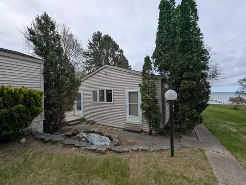 Exterior - 1082 S Sixth, Au Gres, MI 48703 photo 3 of 10