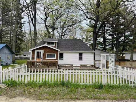 605 Cedar, Houghton Lake, MI 48629