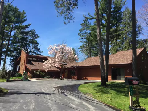 2981 Forest Ldg, Traverse City, MI 49685