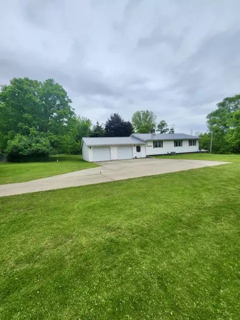 Exterior - 3848 E Stanton, Stanton, MI 48888 photo 5 of 29