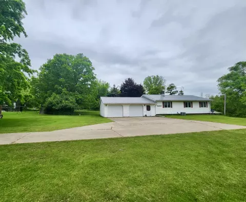 Exterior - 3848 E Stanton, Stanton, MI 48888 photo 4 of 29