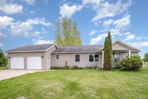10745 W Remick, Blanchard, MI 49310