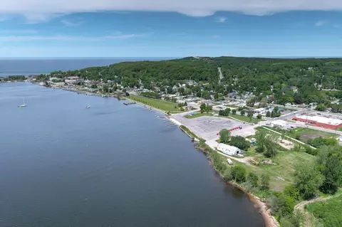 903 Main, Frankfort, MI 49635