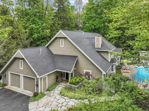 6936 Mission Rdg, Traverse City, MI 49686