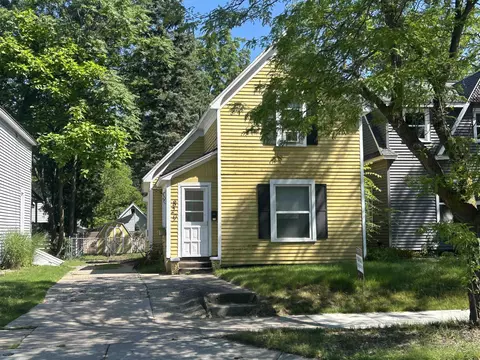 829 Eighth, Traverse City, MI 49686