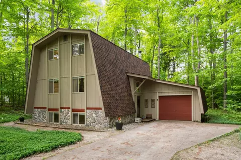 2510 E Cherry, Cedar, MI 49621
