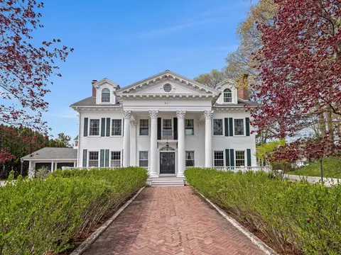 431 Michigan, Charlevoix, MI 49720