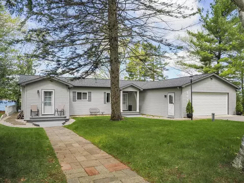 383 Finehout, Traverse City, MI 49685