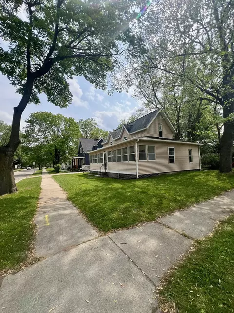 Exterior - 823 Pine, Alma, MI 48801 photo 2 of 6