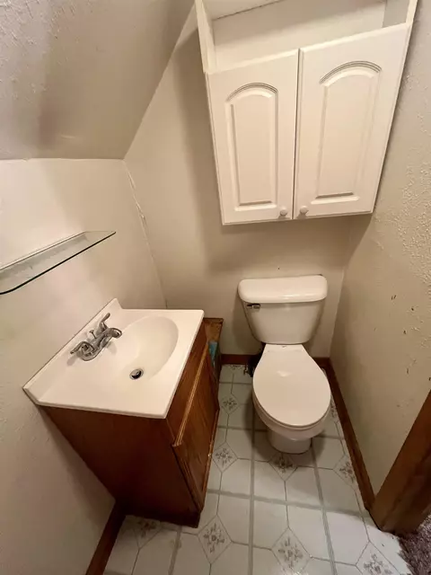 Bath - 823 Pine, Alma, MI 48801 photo 4 of 5