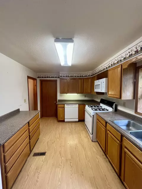 Kitchen - 823 Pine, Alma, MI 48801 photo 1 of 3
