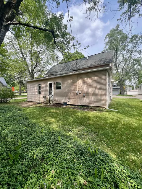 Exterior - 823 Pine, Alma, MI 48801 photo 3 of 6