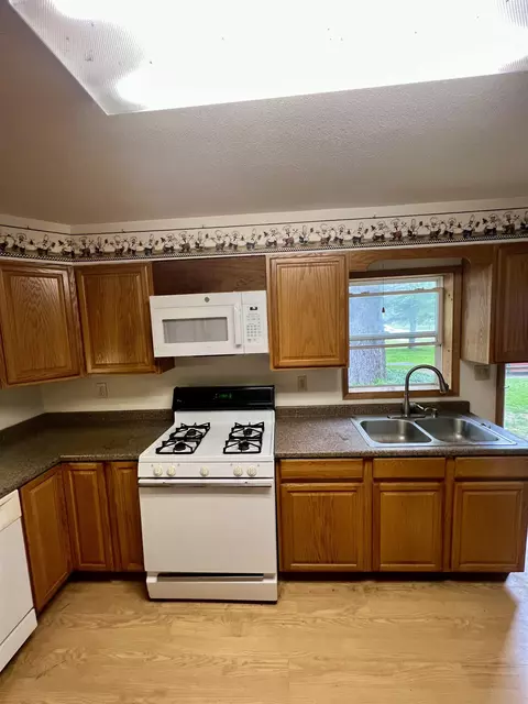 Kitchen - 823 Pine, Alma, MI 48801 photo 2 of 3