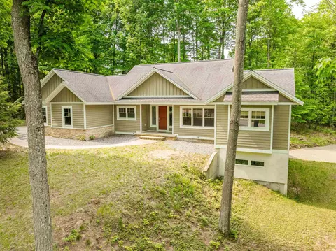 2577 Blue Mdw, Traverse City, MI 49685