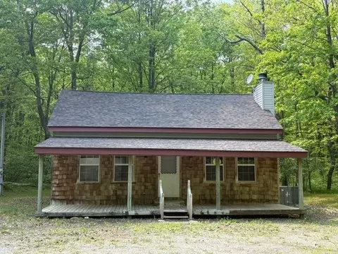350 Mcmorris, Harrison, MI 48625 photo 2