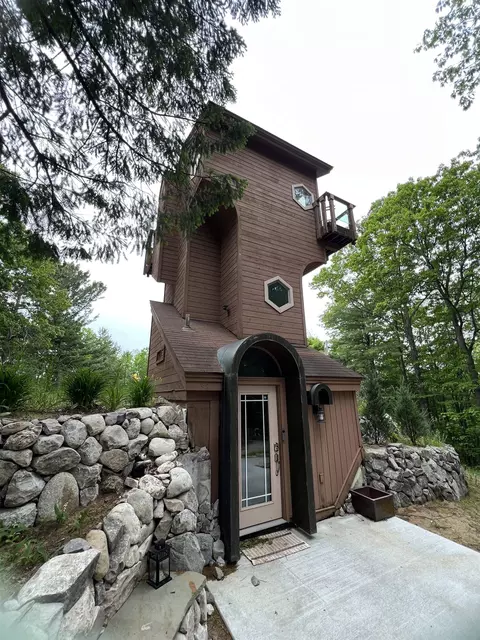 2835 Keewaydin, Traverse City, MI 49686