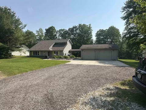 478 Donnet Ct, Clare, MI 48617