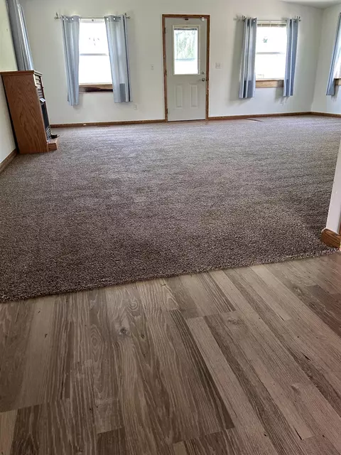 Living - 8571 N Seymour, Flushing, MI 48433 photo 6 of 6