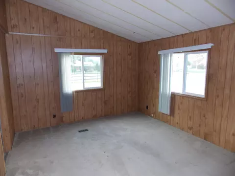 Living - 8571 N Seymour, Flushing, MI 48433 photo 4 of 6