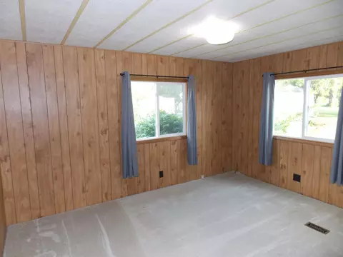 Bedroom - 8571 N Seymour, Flushing, MI 48433 photo 3 of 4
