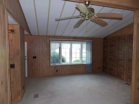 Living - 8571 N Seymour, Flushing, MI 48433 photo 5 of 6