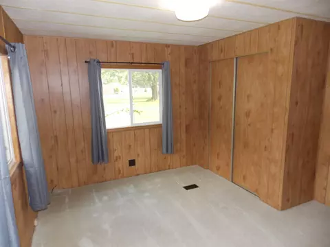 Bedroom - 8571 N Seymour, Flushing, MI 48433 photo 2 of 4