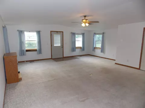 Living - 8571 N Seymour, Flushing, MI 48433 photo 1 of 6