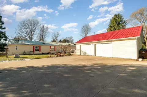5489 W Lake Shr, Weidman, MI 48893