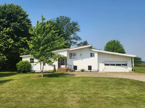 3075 N Barry, Breckenridge, MI 48615