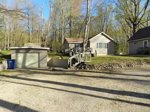 8769 S Dunns Farm, Maple City, MI 49664