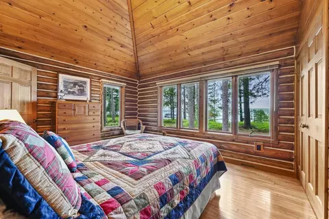 Bedroom - 100 Flag Pt, Roscommon, MI 48653 photo 3 of 10