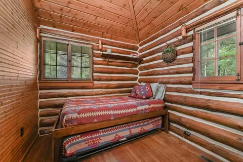 Bedroom - 100 Flag Pt, Roscommon, MI 48653 photo 8 of 10
