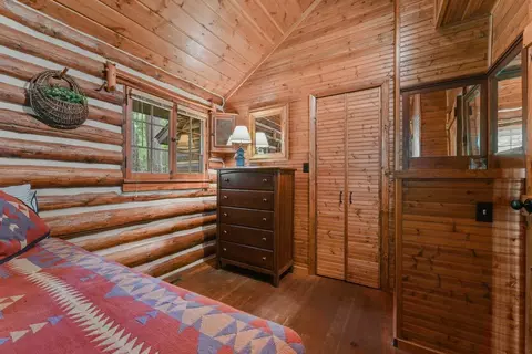 Bedroom - 100 Flag Pt, Roscommon, MI 48653 photo 9 of 10