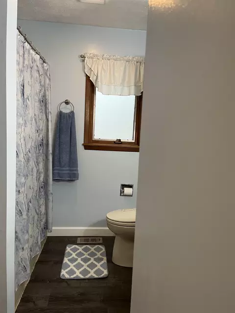 Bath - 914 S Foster, Au Gres, MI 48703 photo 1 of 3