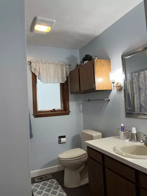 Bath - 914 S Foster, Au Gres, MI 48703 photo 2 of 3
