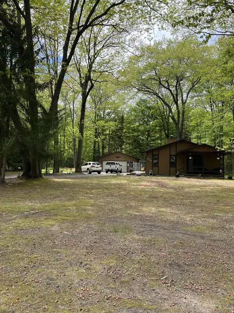 Exterior - 914 S Foster, Au Gres, MI 48703 photo 2 of 10