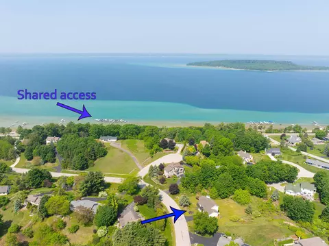 1259 Lin Dl, Traverse City, MI 49686