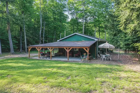 Exterior - 405 E Shetland, Cedar, MI 49621 photo 7 of 11
