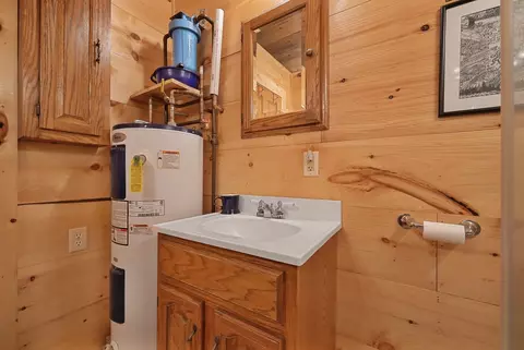 Bath - 405 E Shetland, Cedar, MI 49621 photo 2 of 2